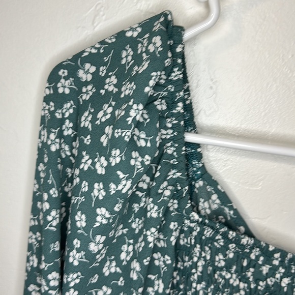Sienna Sky smocked green floral bell sleeve blouse L - Picture 7 of 10